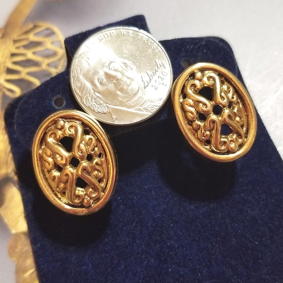 Oscar De La Renta Gold Plated Vintage Stud Earrings - Picture 8 of 8